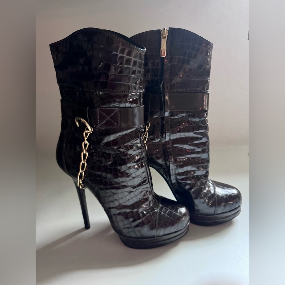 Elegant Brown Crocodile-Embossed Women's Boots